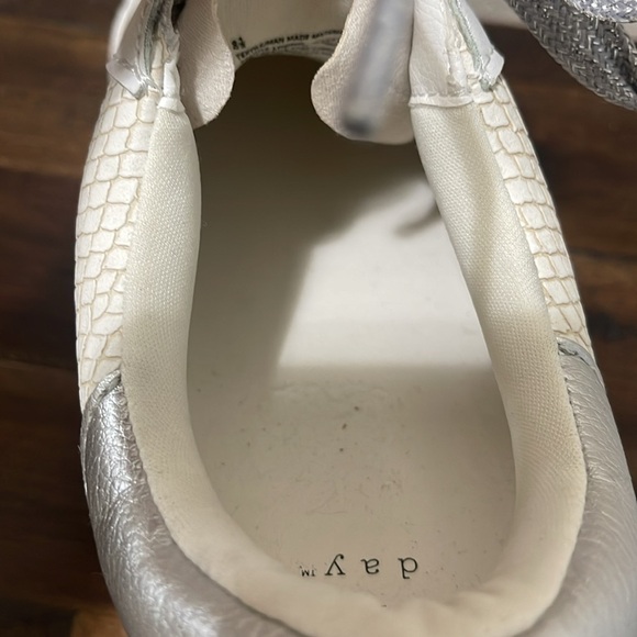 A New Day cream beige Metallic silver fashion sneakers size 8.5 - Picture 8 of 12